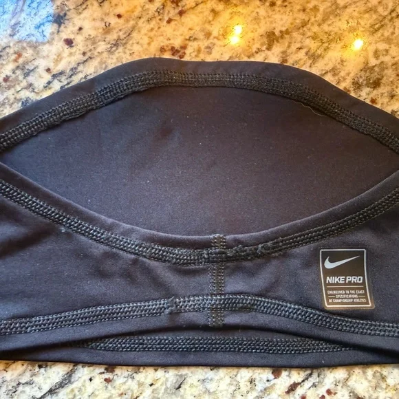 BLACK NIKE PRO DRI-FIT SKULL WRAP - Picture 2 of 3